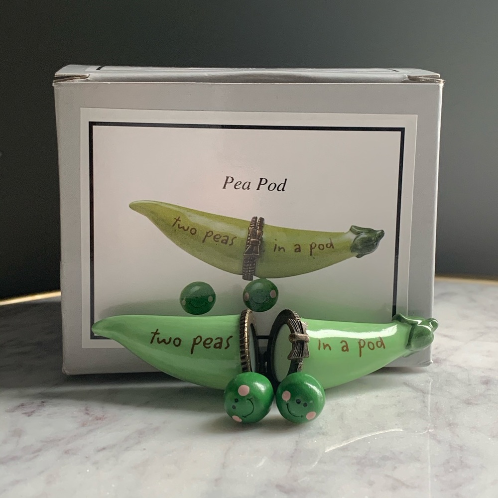 🎁"Two peas in a pod" mini porcelain hinged box 💖